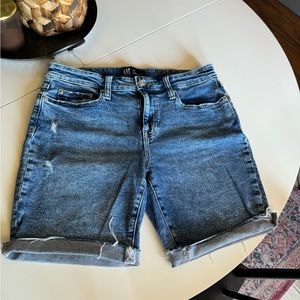 GAP Bermuda Jean Shorts Women's Size 6